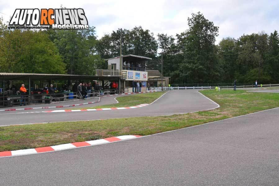 coupe de france piste 1/8 classique et brushless à lentilly club rccl les 13 et 14 octobre 2018.