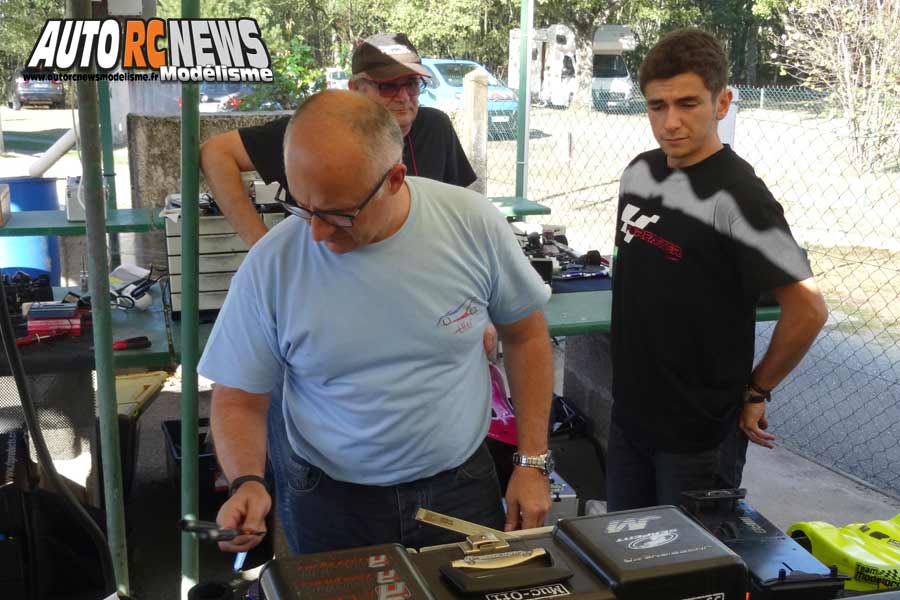 coupe de france piste 1/8 classique et brushless à lentilly club rccl les 13 et 14 octobre 2018.