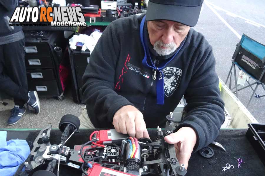coupe de france piste 1/8 classique et brushless à lentilly club rccl les 13 et 14 octobre 2018.