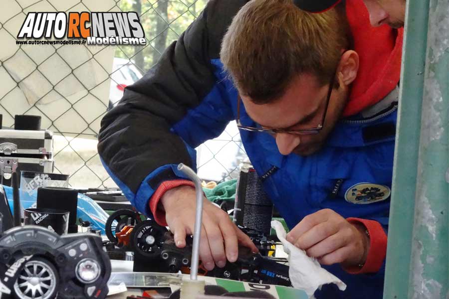 coupe de france piste 1/8 classique et brushless à lentilly club rccl les 13 et 14 octobre 2018.