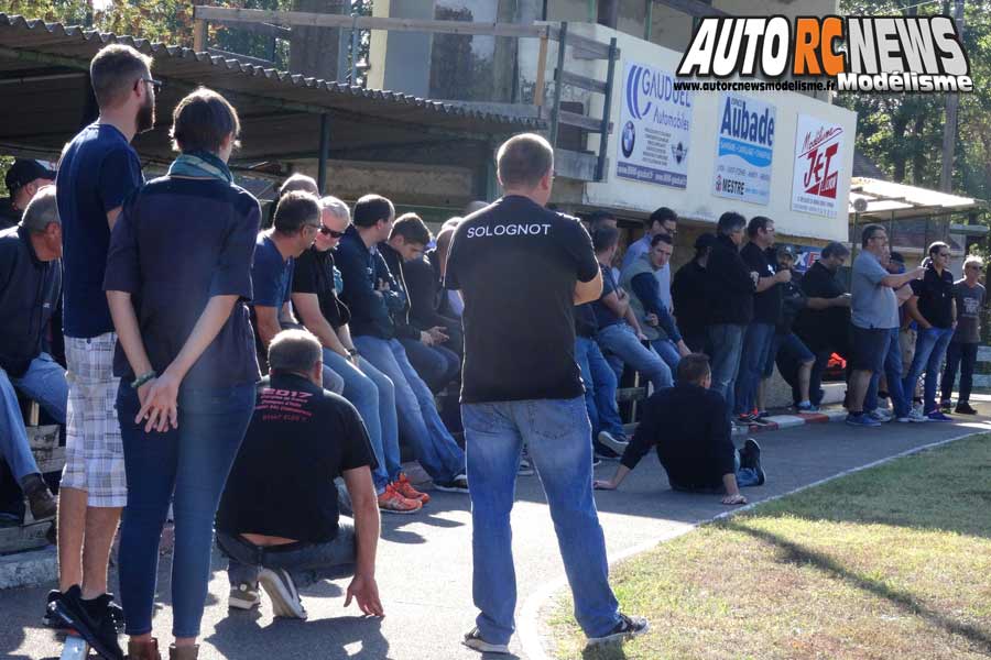 coupe de france piste 1/8 classique et brushless à lentilly club rccl les 13 et 14 octobre 2018.