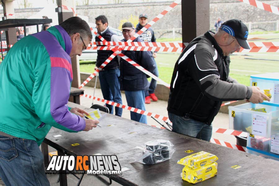 1ère cf piste 1/8 4 x 4 à ris orangis club mrte les 14 et 15 avril 2018.