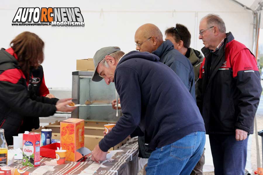 1ère cf piste 1/8ème classique et brushless à ingrandes club maci les 10 et 11 mars 2018.