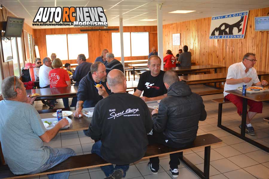 coupe de france piste 1/8 classique et 4 x 4 à ris orangis club mrte les 14 et 15 octobre 2017.