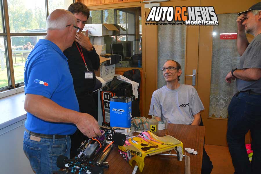 coupe de france piste 1/8 classique et 4 x 4 à ris orangis club mrte les 14 et 15 octobre 2017.