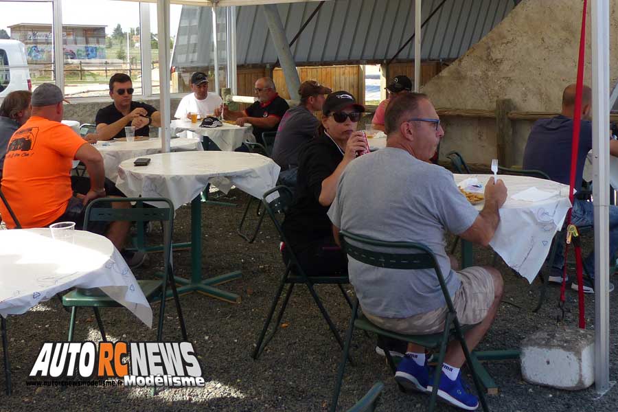 5ème cf piste 1/8ème classique thermique à neuville de poitou club modelespace les 23 et 24 septembre 2017.