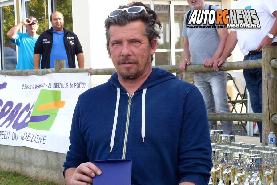 5ème cf piste 1/8ème classique thermique à neuville de poitou club modelespace les 23 et 24 septembre 2017.