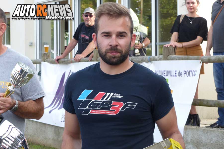 5ème cf piste 1/8ème classique thermique à neuville de poitou club modelespace les 23 et 24 septembre 2017.