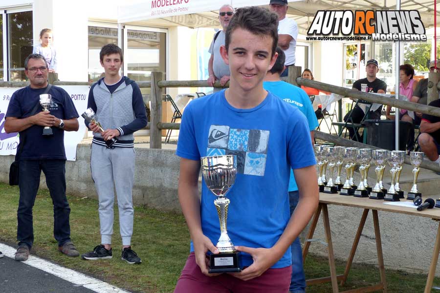 5ème cf piste 1/8ème classique thermique à neuville de poitou club modelespace les 23 et 24 septembre 2017.