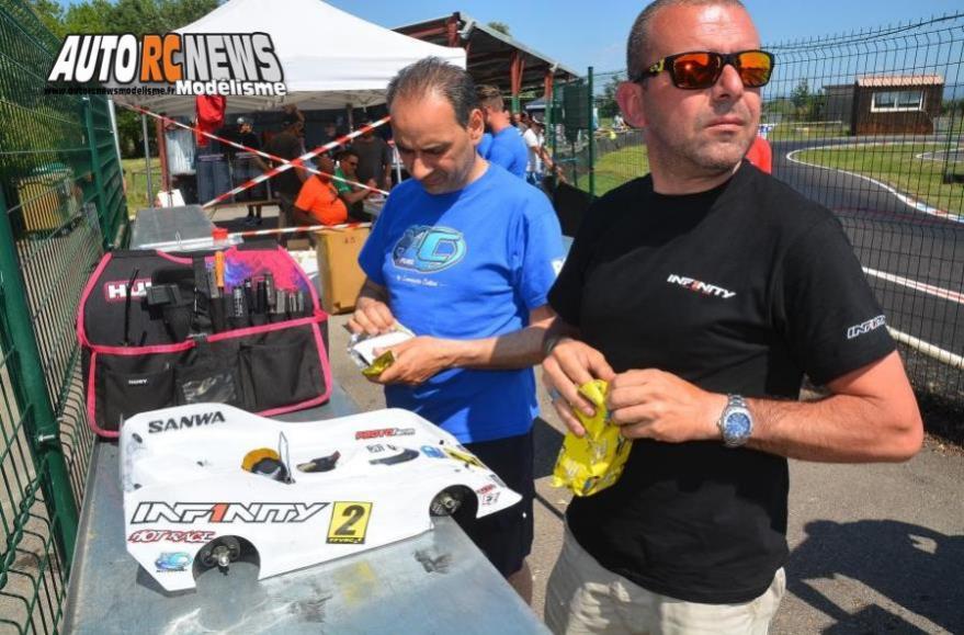 reportage du warm up des championnats du monde piste 1/8 thermique 4 x 4 à monteux club amac circuit jean nougier du 26 au 28 mai 2017