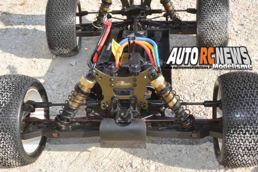 serpent cobra e-truggy 1/8 4 x 4 rtr réf : 600039 distribué par racing expérience.