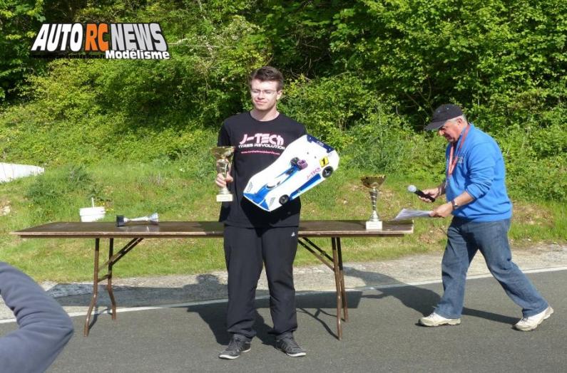 reportage 4ème cf piste 1/8ème classique louviers club larcc val de reuil les 14 et 15 mai 2016.
