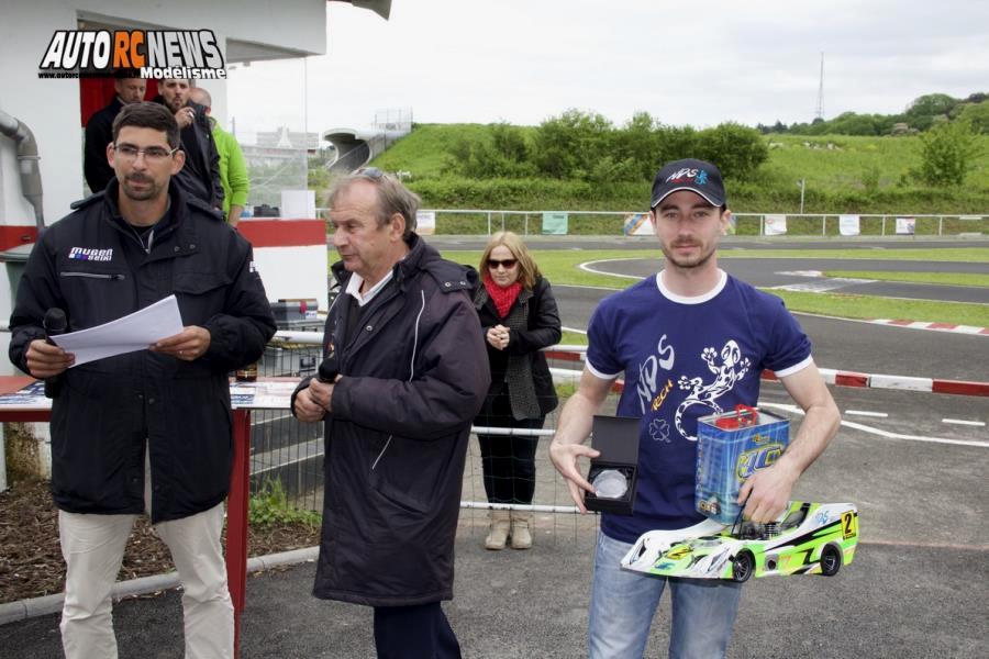reportage 2ème cf piste 1/8 élite national 4 x 4 thermique à mulhouse club mccm les 14 et 15 mai 2016.