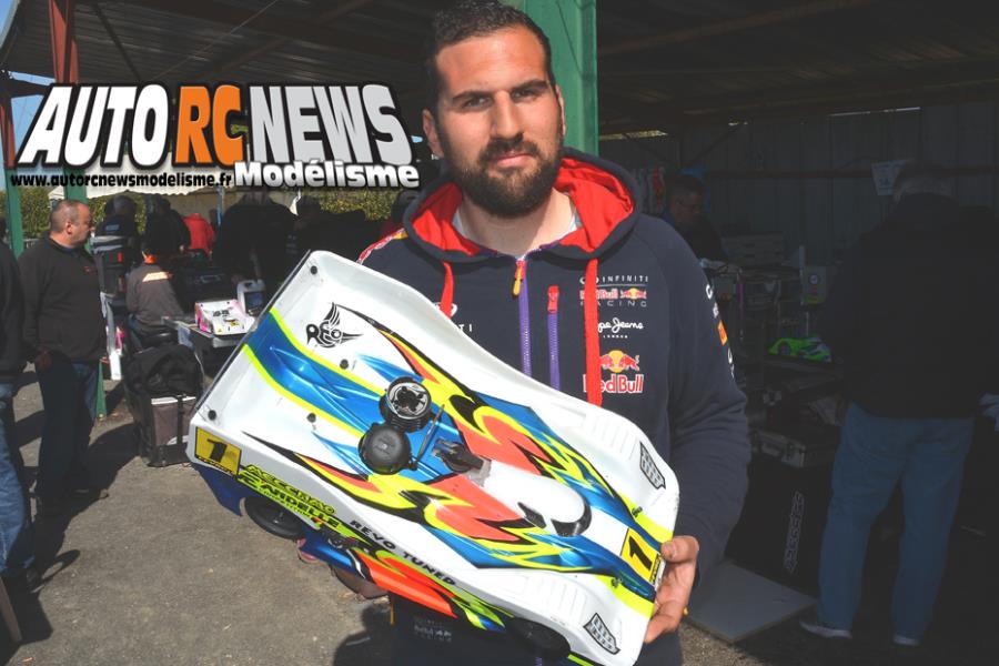 vidéo 1ère cf piste 1/8ème elite et national à monteux mathias kalaris sur mugen mrx5 au club amac les 9 et 10 avril 2016.