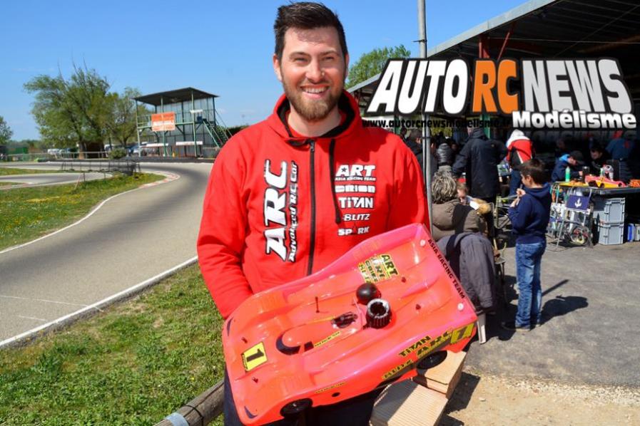 vidéo 1ère cf piste 1/8ème elite et national 4 x 4 à monteux romain picard sur arc r8.0 au club amac les 9 et 10 avril 2016.