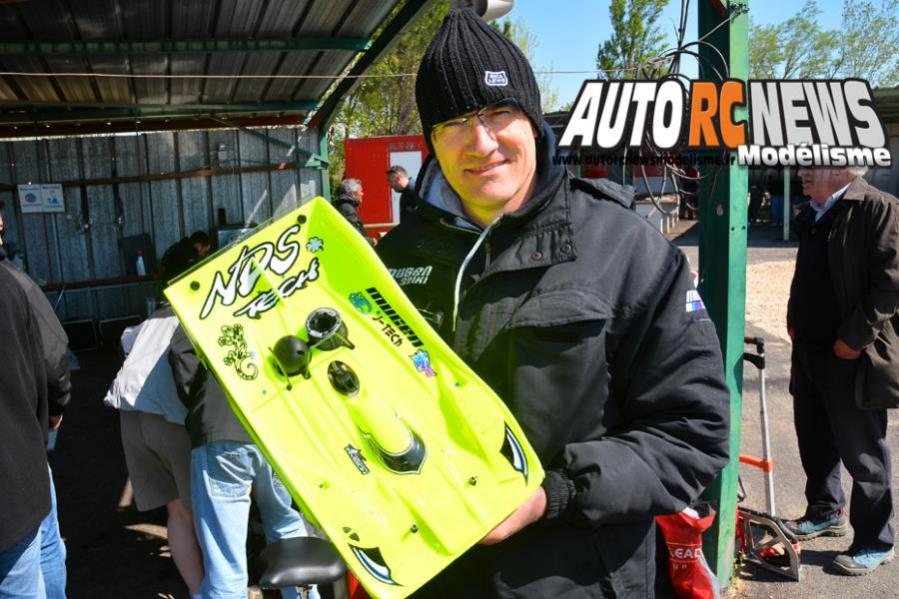 vidéo 1ère cf piste 1/8ème elite et national 4 x 4 à monteux christophe aygon sur mugen mrx5 au club amac les 9 et 10 avril 2016.