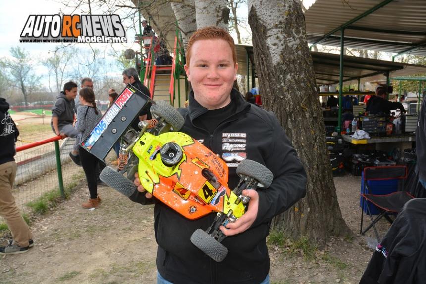 vidéo de la 1ère cf national tt 1/8 de pertuis sur la piste duclub mbcp les 28 et 29 mars 2015 avec le kyosho mp9 de corentin précoma.