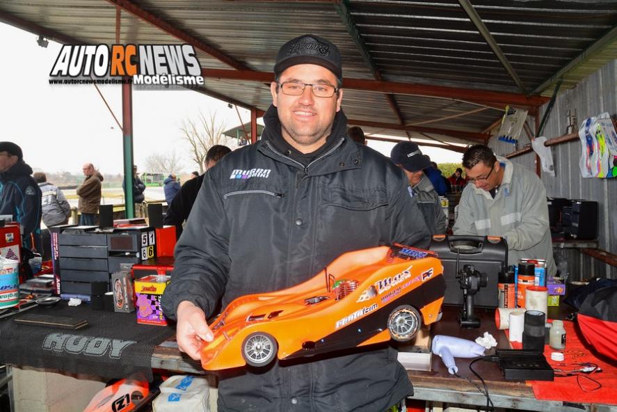 vidéo du grand prix jean nougier 2015 sur le circuit de monteux du club amac avec frédéric laspesa sur mugen mrx5 en catégorie piste 1/8 4 x 4.