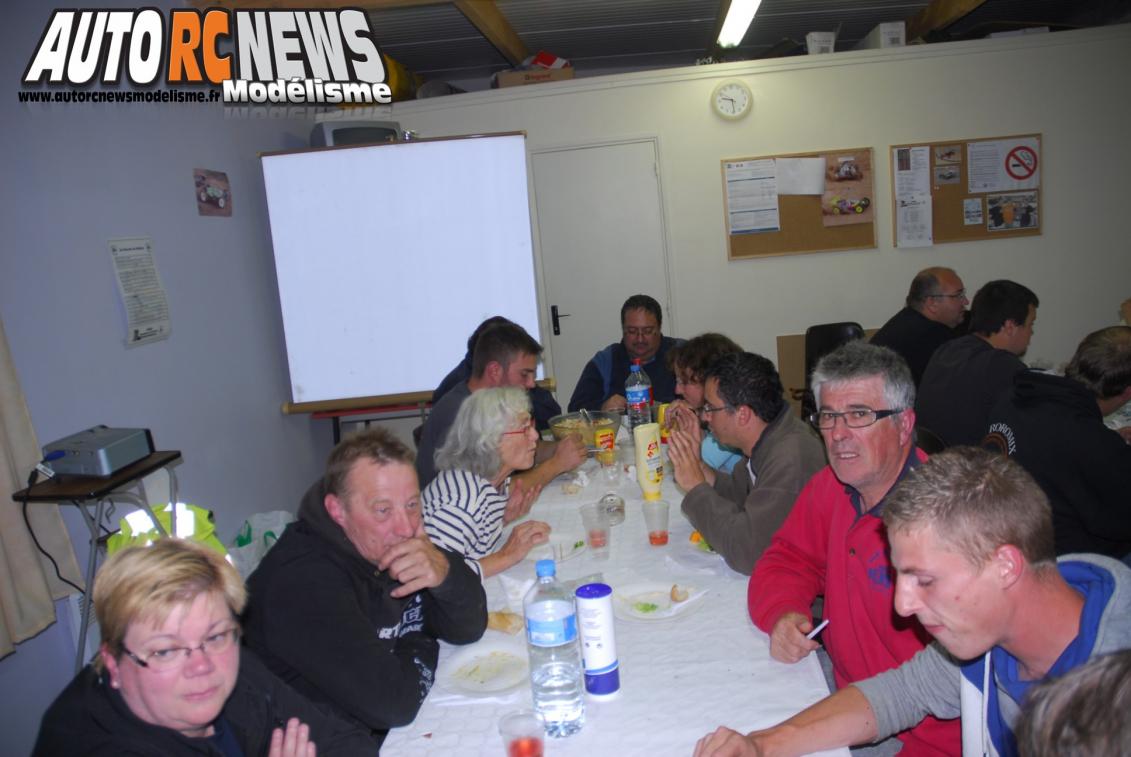 CF Elite TT 1/8 Les Andelys. 4ème manche du championnat de france de voitures radiocommandées qui s'est déroulée sur la piste du club maca27 stade rené tomasini, chapeautée par l'association de Modélisme Sportif Andelysien.
