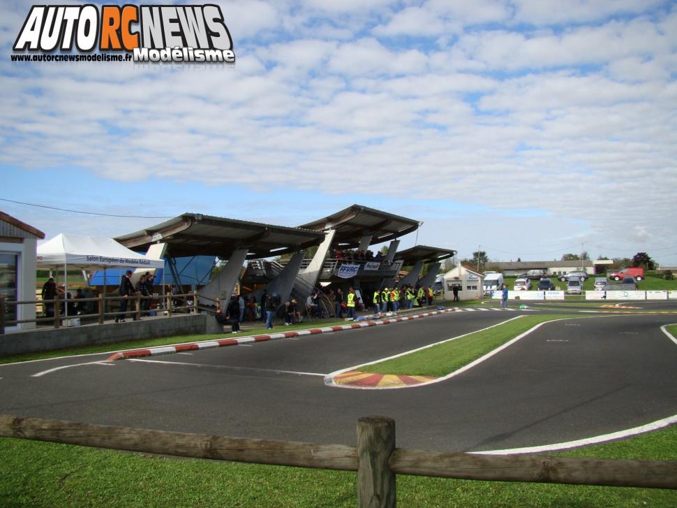 Coupe de France Piste 1/5 à neuville en poitou sur le circuit du club Modelespace. compétition de voitures radiocommandées qui s'est déroulée les 5 et 6 octobre 2013. modélisme auto R/C. Coupe de France Piste 1/5 à neuville en poitou sur le circuit du club Modelespace. compétition de voitures radiocommandées qui s'est déroulée les 5 et 6 octobre 2013. modélisme auto R/C.
