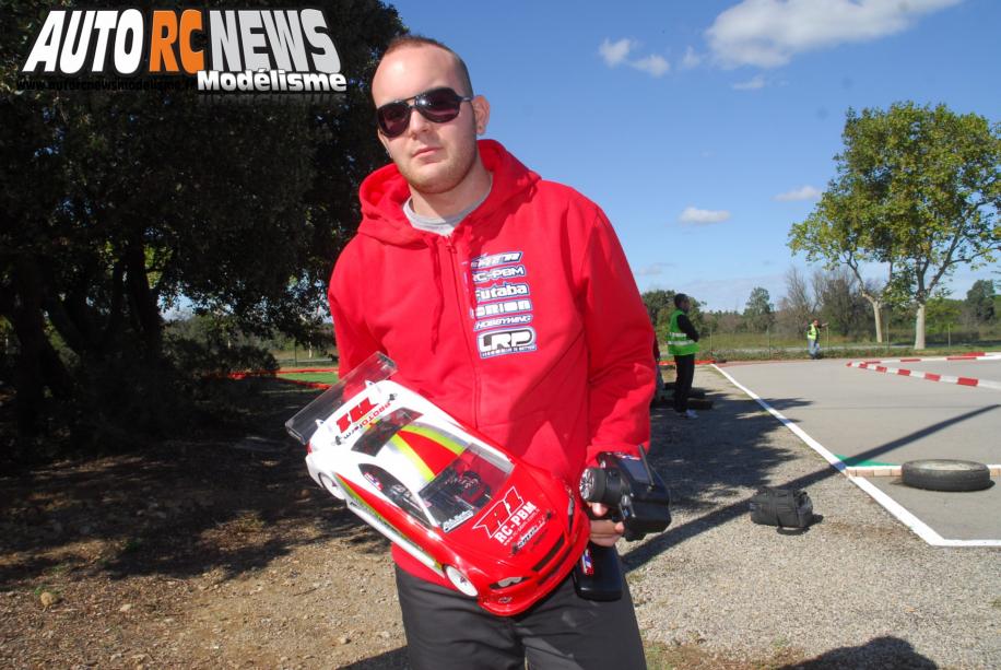 challenge hpi tour Saint Martin de Crau. compétition de voitures radiocommandées de marque hpi qui s'est déroulée sur la piste du club rmcc de saint martin de crau le 6 octobre 2013. modélisme R/C.