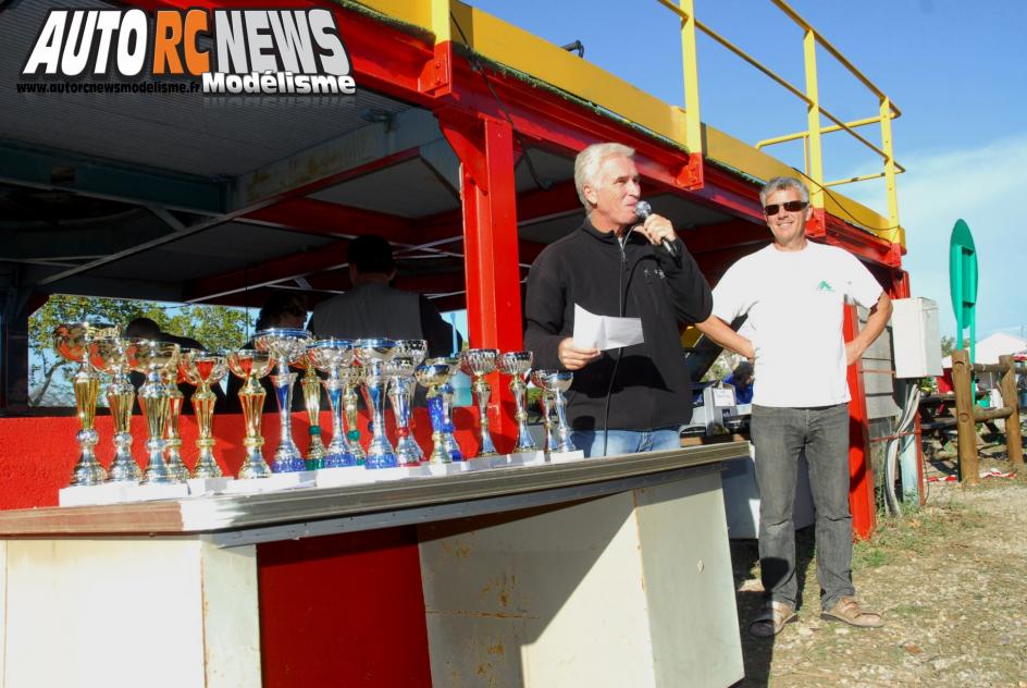 challenge hpi tour Saint Martin de Crau. compétition de voitures radiocommandées de marque hpi qui s'est déroulée sur la piste du club rmcc de saint martin de crau le 6 octobre 2013. modélisme auto R/C.