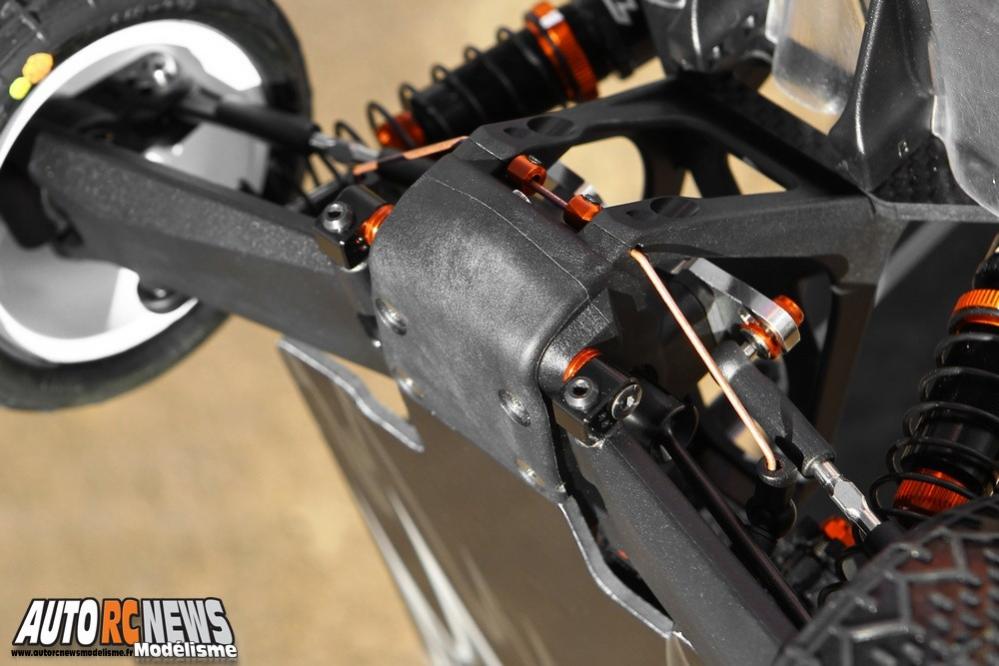 HB D413 référence 112723. nouveau tout terrain électrique à l'échelle 1/10ème signé hot bodies. voiture radiocommandée de compétition. modélisme auto R/C.
