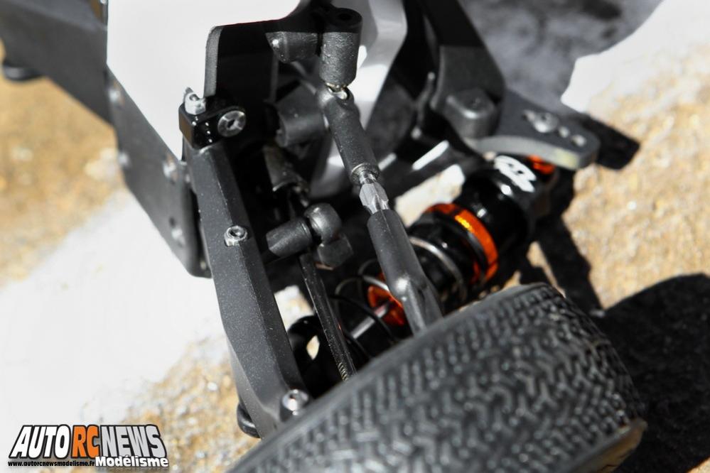 HB D413 référence 112723. nouveau tout terrain électrique à l'échelle 1/10ème signé hot bodies. voiture radiocommandée de compétition. modélisme auto R/C.