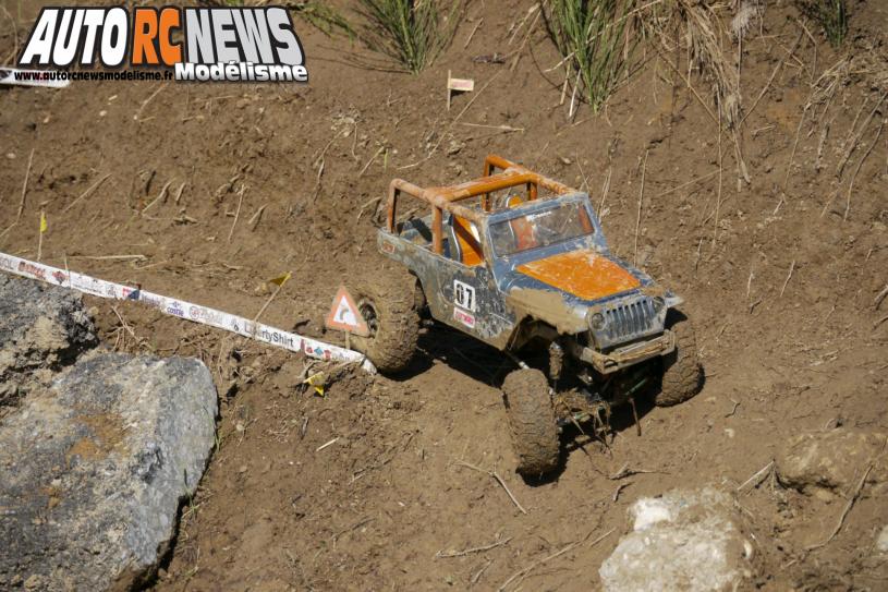 24 Heures de Chevannes. compétition de scale radiocommandés organisée les 14 et 15 septembre derniers sur le circuit éphémère de Chevannes. voitures radiocommandées électriques. modélisme auto r/c.