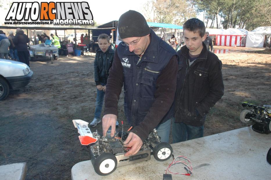 1ère manche du championnat de france TT 1/8ème Le Teich organisée par le micro racing club teichois les 22 et 23 mars 2014. reportage de la course