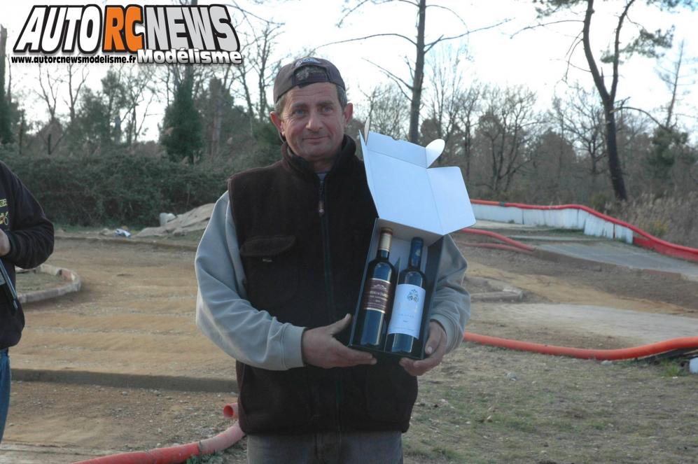 1ère manche du championnat de france TT 1/8ème Le Teich organisée par le micro racing club teichois les 22 et 23 mars 2014. reportage de la course