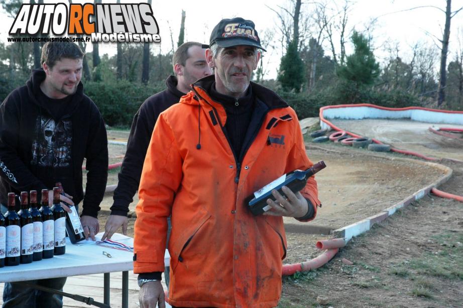 1ère manche du championnat de france TT 1/8ème Le Teich organisée par le micro racing club teichois les 22 et 23 mars 2014. reportage de la course