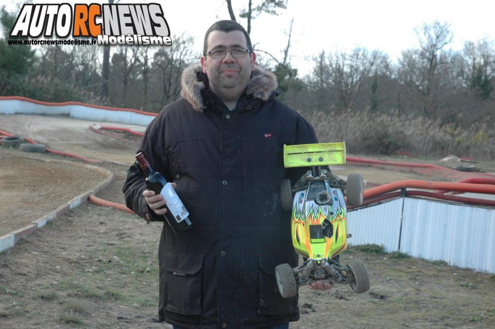 1ère manche du championnat de france TT 1/8ème Le Teich organisée par le micro racing club teichois les 22 et 23 mars 2014. reportage de la course