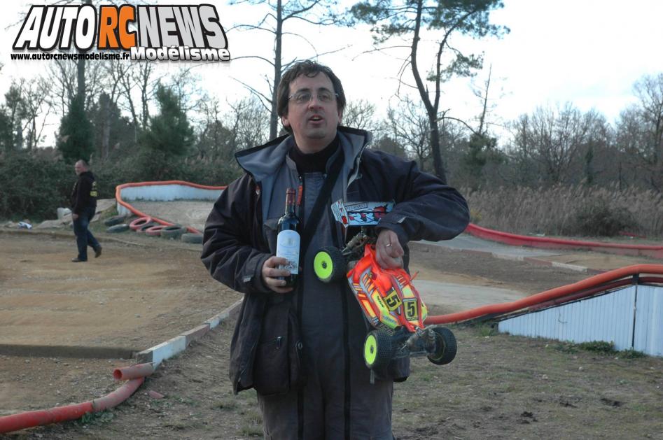 1ère manche du championnat de france TT 1/8ème Le Teich organisée par le micro racing club teichois les 22 et 23 mars 2014. reportage de la course