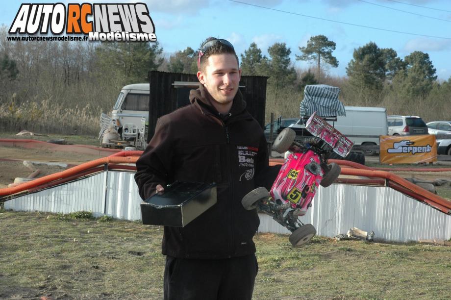 1ère manche du championnat de france TT 1/8ème Le Teich organisée par le micro racing club teichois les 22 et 23 mars 2014. reportage de la course