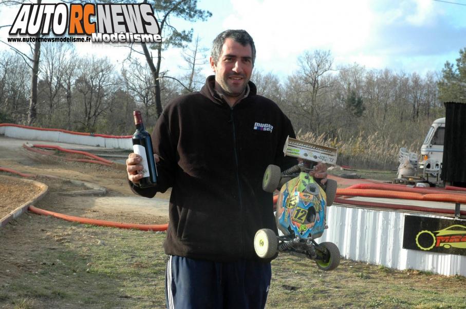 1ère manche du championnat de france TT 1/8ème Le Teich organisée par le micro racing club teichois les 22 et 23 mars 2014. reportage de la course