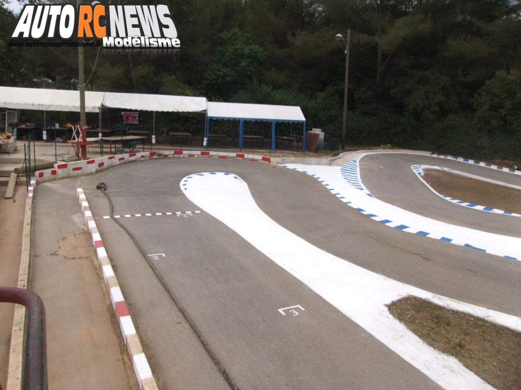 NSC Mougins Modélisme rc.Cluc Nitro Symphonie Club de Mougins dans le département des alpes maritimes dirigé par Olivier Montaland. travaux de réfection des pistes pour organiser des compétitions de voitures radiocommandées.