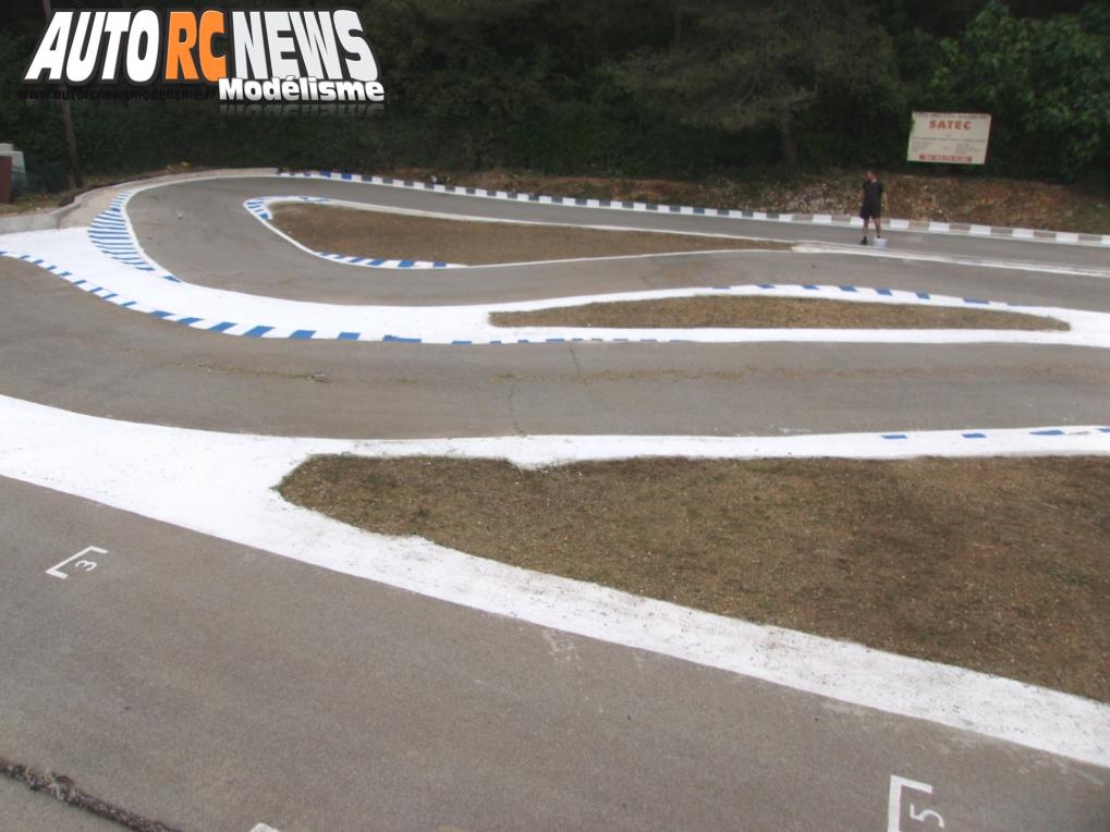 NSC Mougins Modélisme rc.Cluc Nitro Symphonie Club de Mougins dans le département des alpes maritimes dirigé par Olivier Montaland. travaux de réfection des pistes pour organiser des compétitions de voitures radiocommandées.