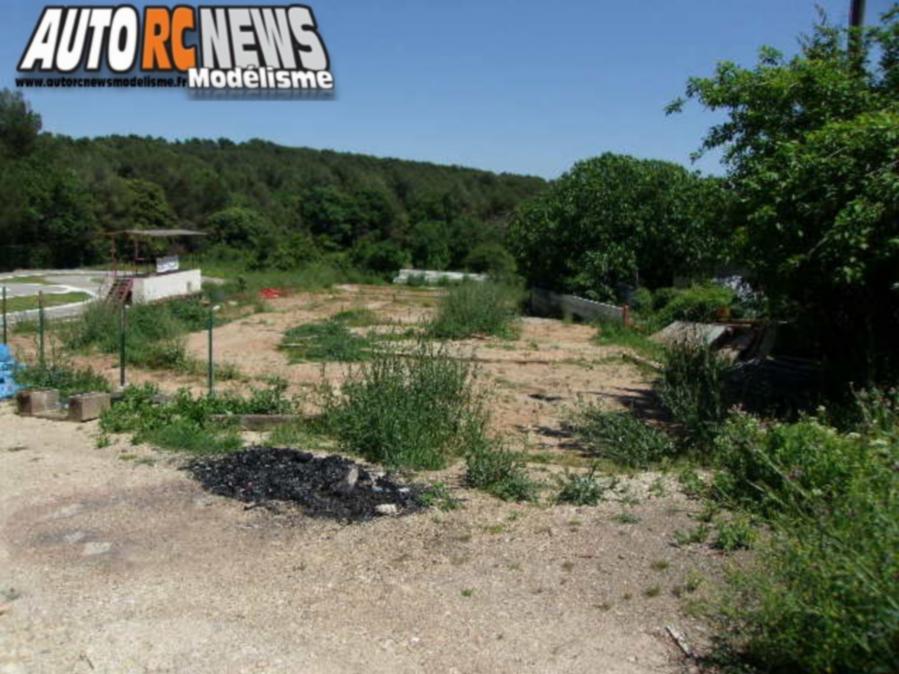 NSC Mougins Modélisme rc.Cluc Nitro Symphonie Club de Mougins dans le département des alpes maritimes dirigé par Olivier Montaland. travaux de réfection des pistes pour organiser des compétitions de voitures radiocommandées.