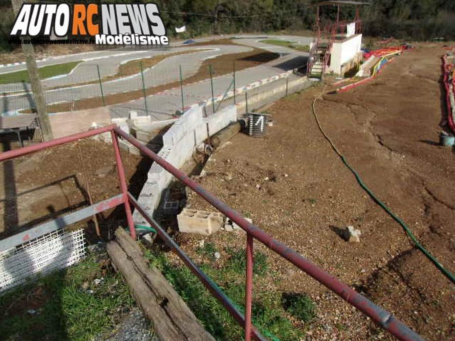 NSC Mougins Modélisme rc.Cluc Nitro Symphonie Club de Mougins dans le département des alpes maritimes dirigé par Olivier Montaland. travaux de réfection des pistes pour organiser des compétitions de voitures radiocommandées.