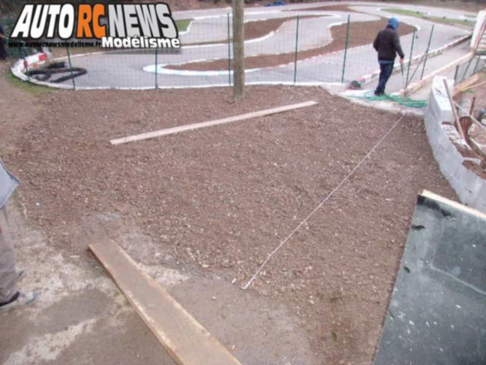 NSC Mougins Modélisme rc.Cluc Nitro Symphonie Club de Mougins dans le département des alpes maritimes dirigé par Olivier Montaland. travaux de réfection des pistes pour organiser des compétitions de voitures radiocommandées.