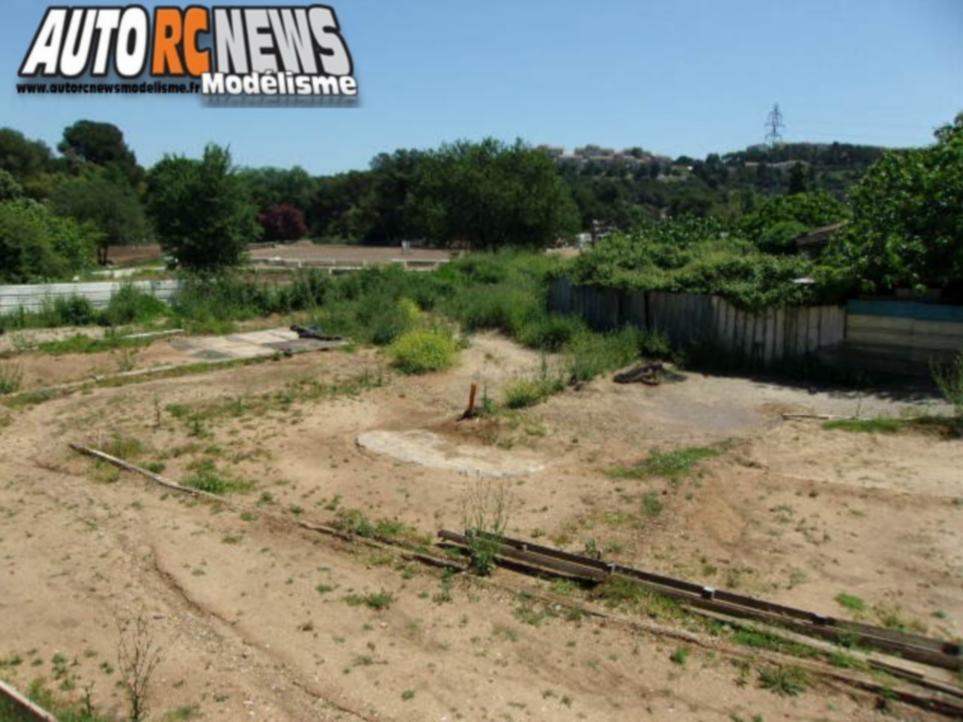 NSC Mougins Modélisme rc.Cluc Nitro Symphonie Club de Mougins dans le département des alpes maritimes dirigé par Olivier Montaland. travaux de réfection des pistes pour organiser des compétitions de voitures radiocommandées.