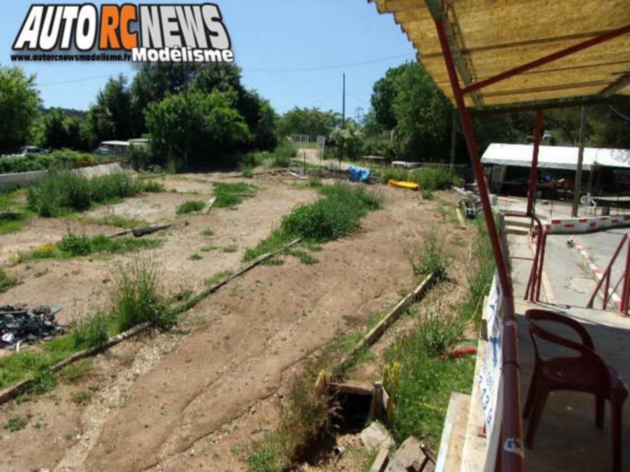 NSC Mougins Modélisme rc.Cluc Nitro Symphonie Club de Mougins dans le département des alpes maritimes dirigé par Olivier Montaland. travaux de réfection des pistes pour organiser des compétitions de voitures radiocommandées.
