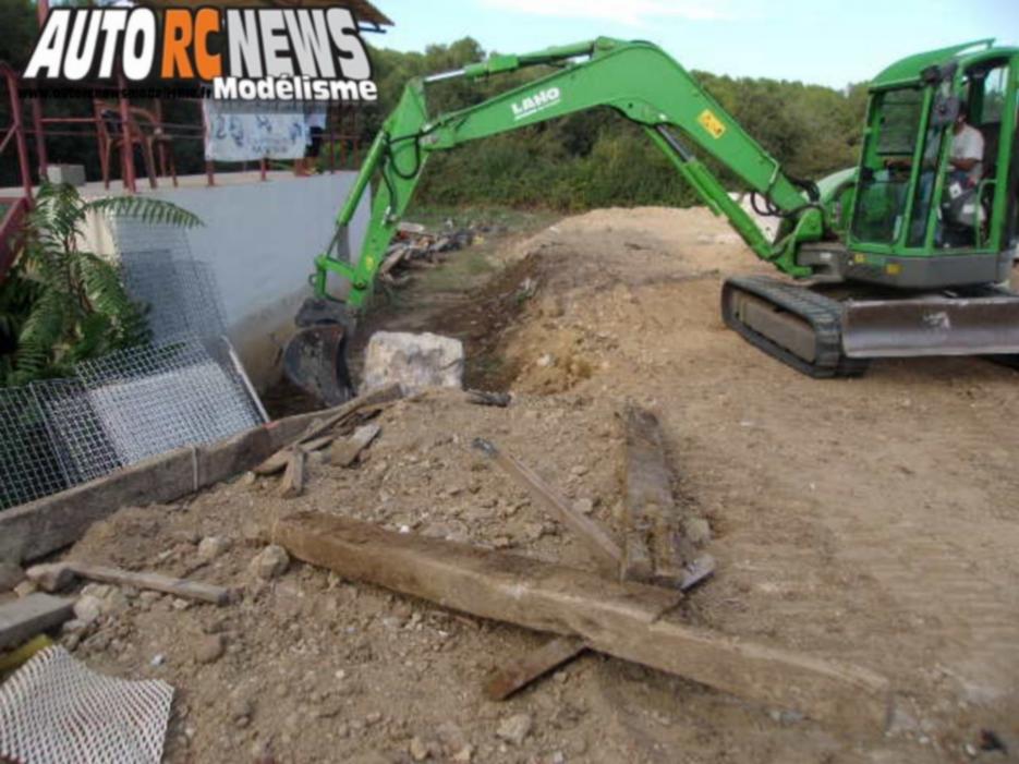 NSC Mougins Modélisme rc.Cluc Nitro Symphonie Club de Mougins dans le département des alpes maritimes dirigé par Olivier Montaland. travaux de réfection des pistes pour organiser des compétitions de voitures radiocommandées.