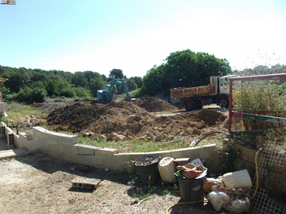 NSC Mougins Modélisme rc.Cluc Nitro Symphonie Club de Mougins dans le département des alpes maritimes dirigé par Olivier Montaland. travaux de réfection des pistes pour organiser des compétitions de voitures radiocommandées.