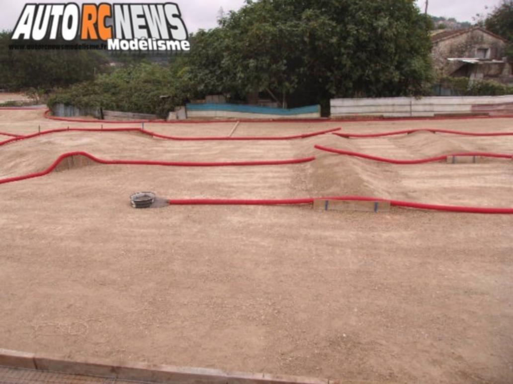 NSC Mougins Modélisme rc.Cluc Nitro Symphonie Club de Mougins dans le département des alpes maritimes dirigé par Olivier Montaland. travaux de réfection des pistes pour organiser des compétitions de voitures radiocommandées.