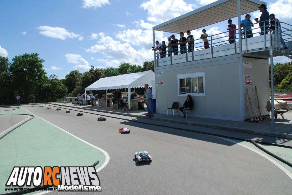troisième manche du challenge hpi tour à orange. modélisme auto radiocommandé.