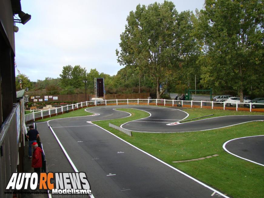 2ème CF Piste 1/5ème Tourisme Elite à Ris Orangis. compétition de modélisme auto radiocommandé. deuxième manche du championnat de france de piste à l'échelle 1/5ème.
