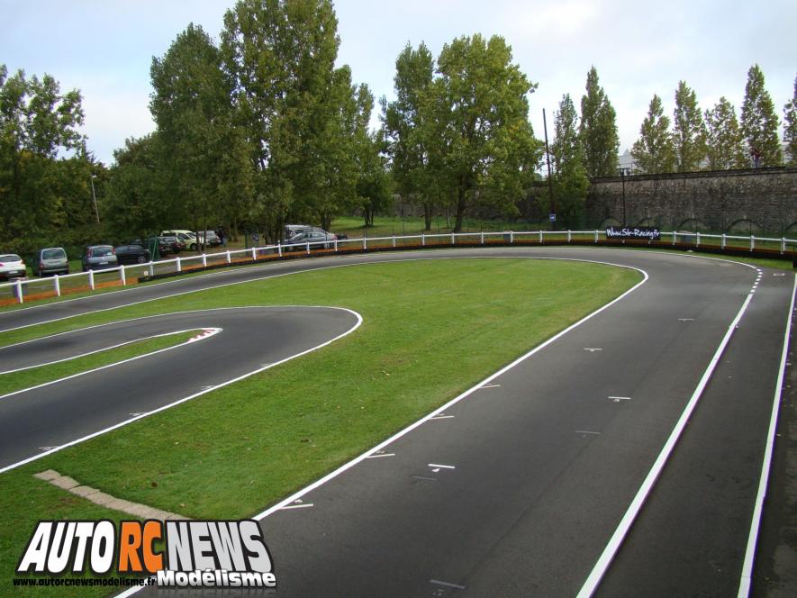 2ème CF Piste 1/5ème Tourisme Elite à Ris Orangis. compétition de modélisme auto radiocommandé. deuxième manche du championnat de france de piste à l'échelle 1/5ème.