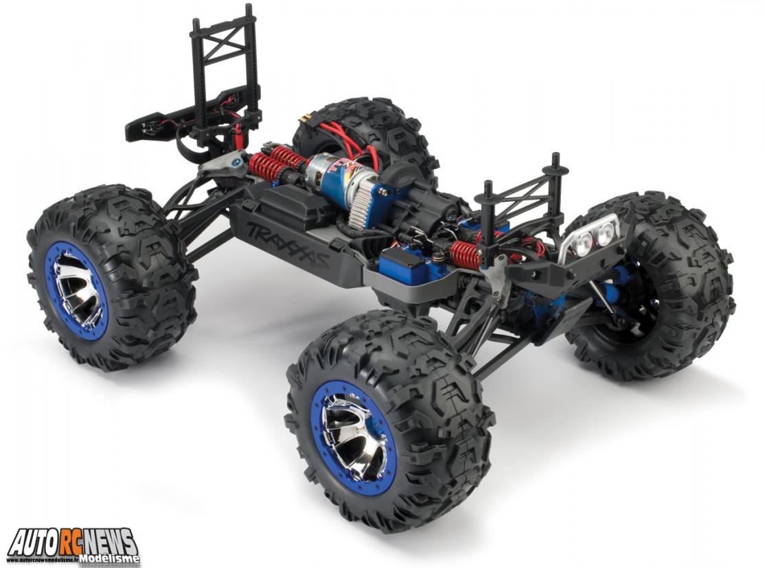 Traxxas Summit 4x4 1/10 Brushed - Li-Po - 1/10ème électrique. Cette version fait appel à un moteur électrique à charbons.
